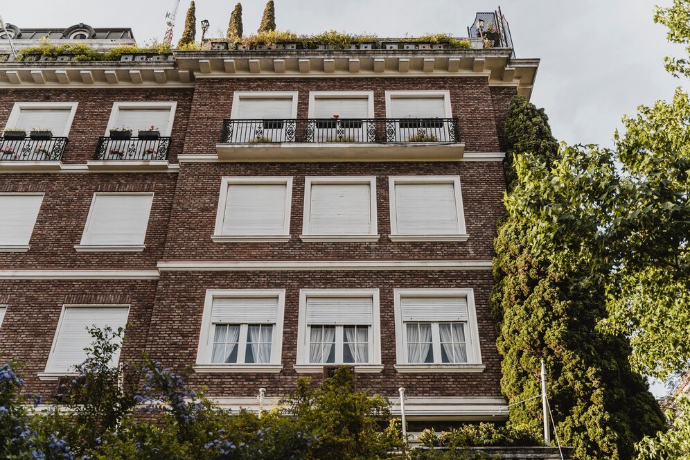 low-angle-apartment-building-with-windows-city_23-2148798615